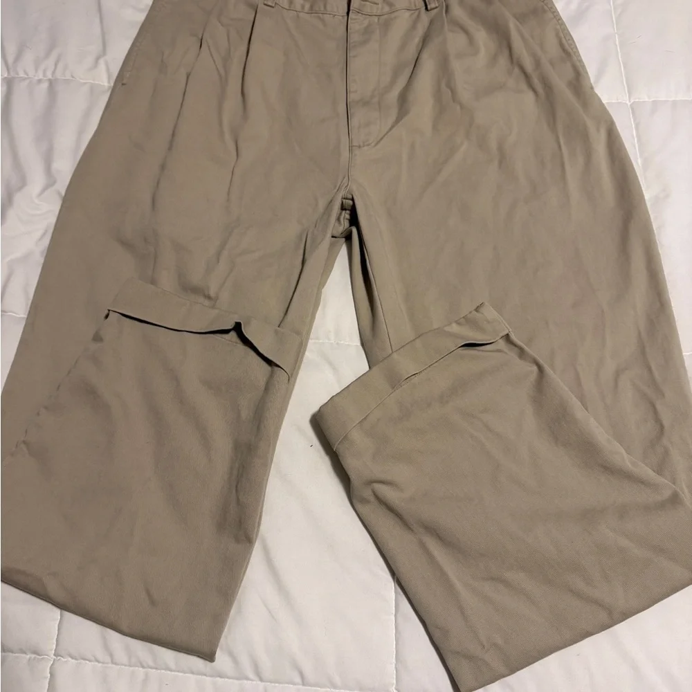 Ralph Lauren Men's pleated chinos in Khaki